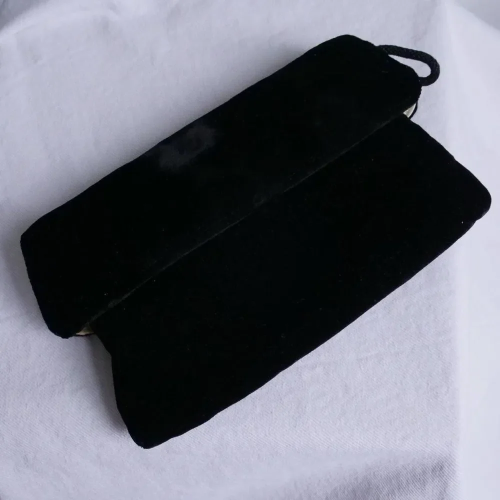Gorgeous 1940s black velvet clutch